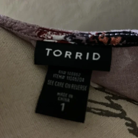 Torrid sleeveless shirt - Picture 4 of 6